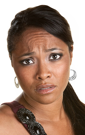 担心的女人关门图片