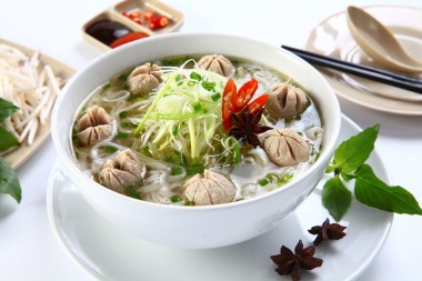 臥佛寺博維恩或越南傳統(tǒng)面條與牛肉丸