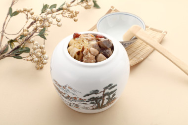 美味佳肴覬覦瘋和尚在亞洲白碗