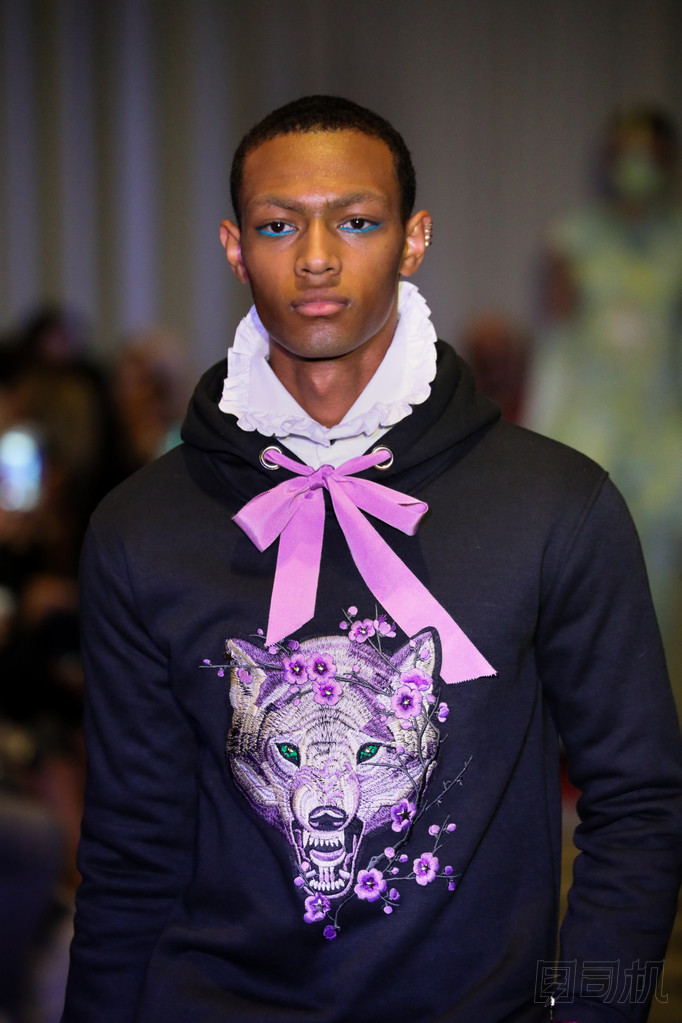 Victor d 'Souza展覽上的照片