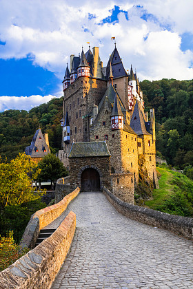 令人印象深刻的 Burg Eltz 城堡，德国