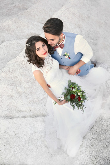 新娘和新郎在婚礼当天