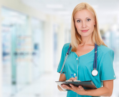 醫(yī)生在辦公室的女人圖片