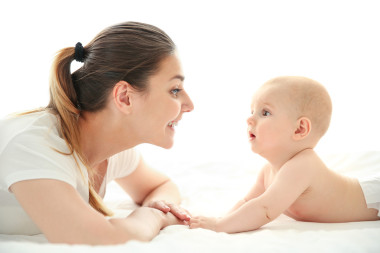 快樂媽媽和寶寶照片