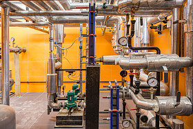 在地下室锅炉房.图片