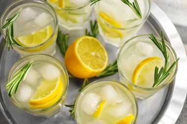 冷新鲜鸡尾酒照片