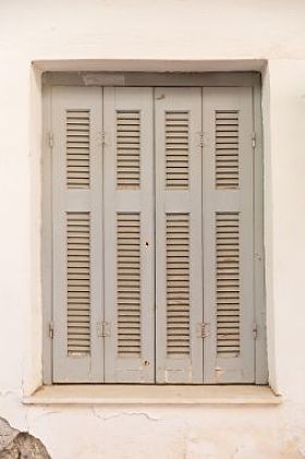 与百叶窗的窗口图片