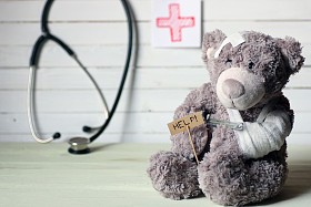 玩具泰迪熊医生