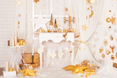 圣诞金和白色装饰