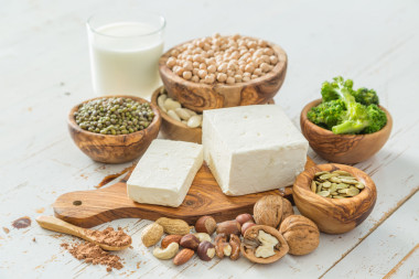選擇素食蛋白源對(duì)木材的背景圖片