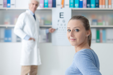 考試與眼科醫(yī)生圖片