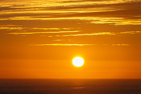 在冰岛午夜阳光图片