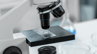 在實(shí)驗(yàn)室中的實(shí)驗(yàn)室顯微鏡 lens.modern 顯微鏡