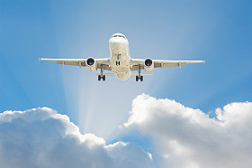 飞机在天空中