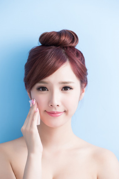  申請化妝的女人圖片