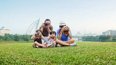 在公園里的家庭需要圖片圖片