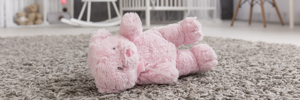 婴儿室目睹虐待儿童