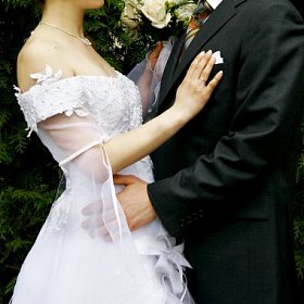 恩爱的夫妻在结婚当天
