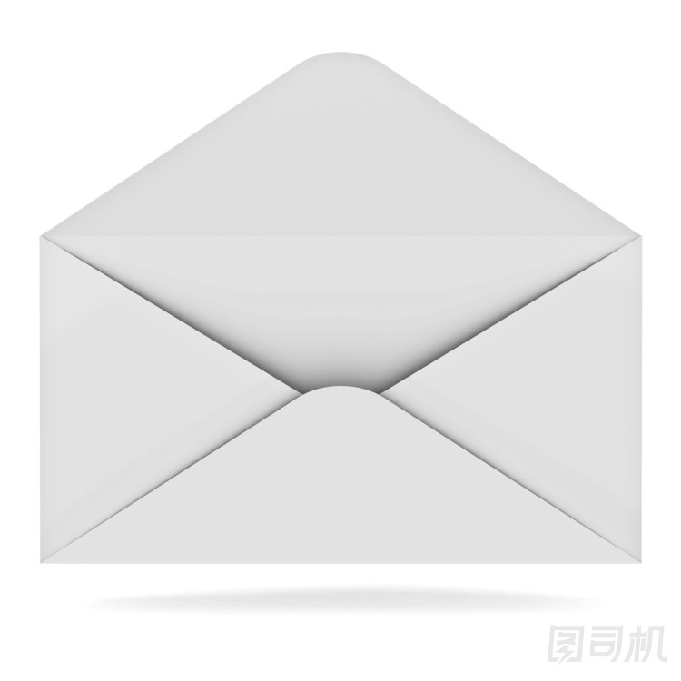 打開的信封被隔絕在白色背景與陰影
