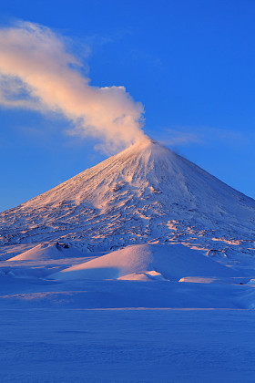 堪察加半岛︰ 积极夫火山日出