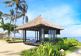 在海滩上的平房照片