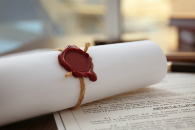 舊的公證蠟密封上綁滾動(dòng)，特寫