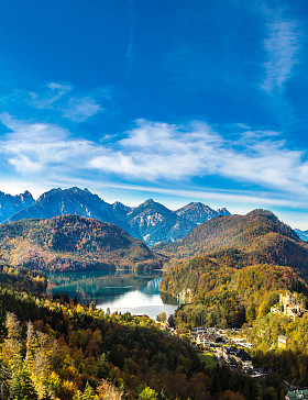 阿尔卑斯山和湖泊在德国图片