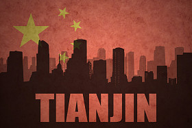 抽象的城市剪影与文字天津在复古的中国国旗背景