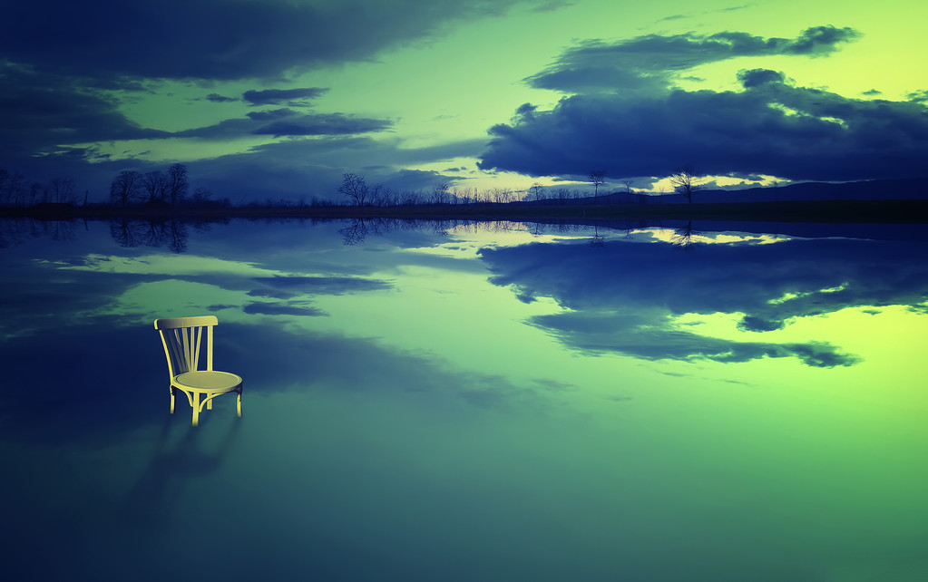 Batlava 日日落时分的椅子