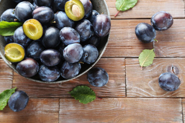 美味、 成熟李子照片