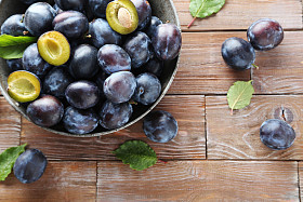 美味、 成熟李子照片