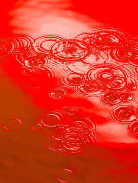 在水面上的涟漪图片