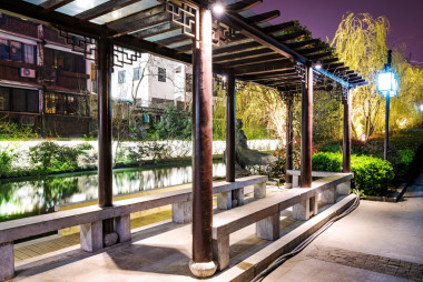 傳統(tǒng)中式亭沿江圖片