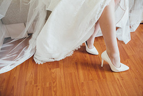 年轻貌美的新娘图片