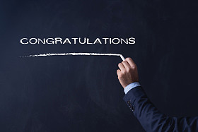 黑板上写的商人照片