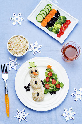 健康的孩子食物的圣诞午餐照片