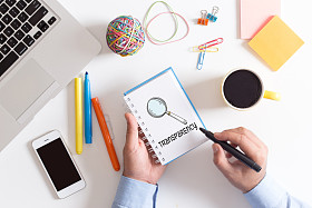 透明度在纸上的文本图片