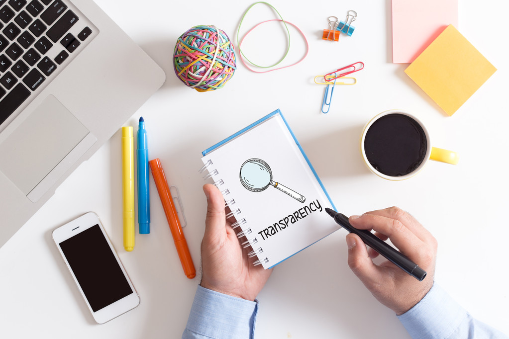 透明度在纸上的文本图片 透明度在纸上的文本图片