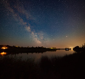 与河夜景景观图片