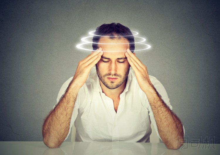 眩暈癥的人。年輕的病人患有頭暈