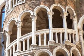 在威尼斯 Bovolo 楼梯