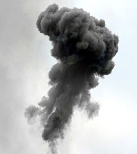 与黑色的云大爆炸