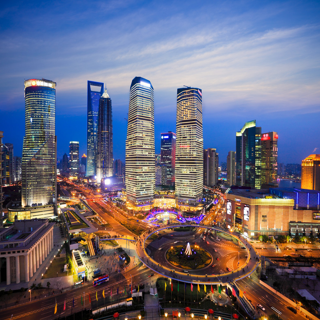 夜间上海天际线的航拍图图片 夜间上海天际线的航拍图图片