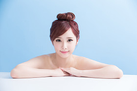 美丽女人对你的微笑图片