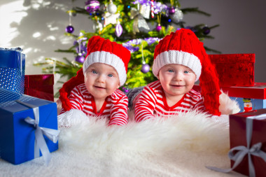 雙胞胎嬰兒與合影了圖片