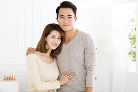 爱幸福年轻亚洲夫妻图片