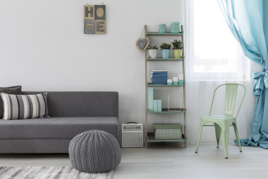 极简主义明亮的客厅