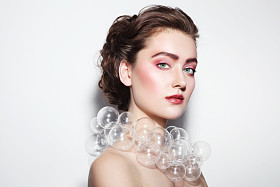 美丽与泡沫玻璃项链