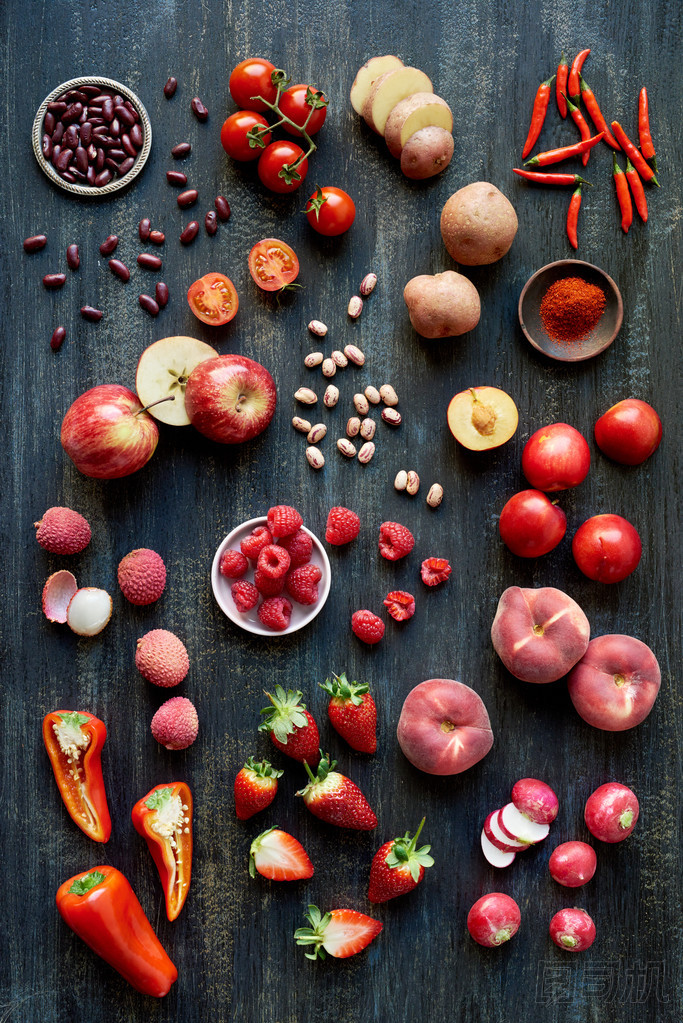 蔬菜和水果木制的桌子上照片