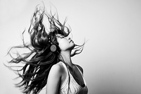 女性 dj 耳机图片